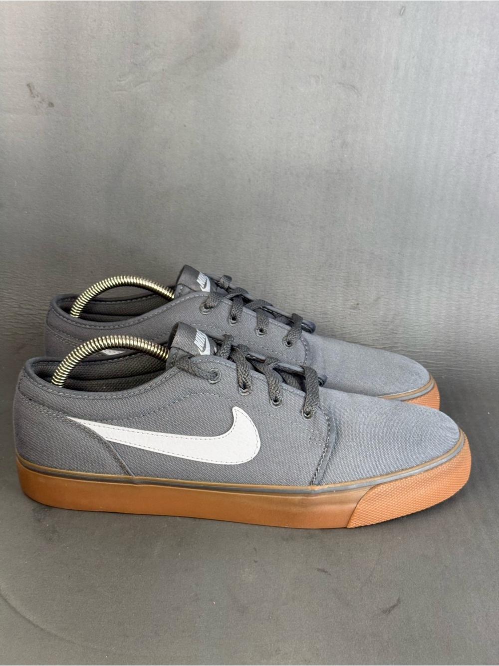 Nike Toki Low athletic sneaker shoes men’s size 10.5